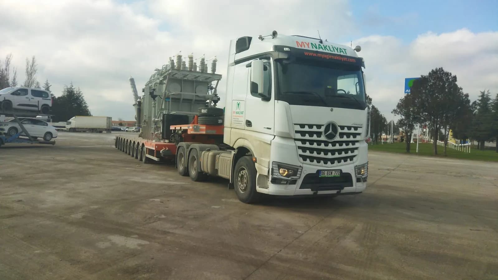 Cok dingilli lowbed — MY Nakliyat ağır nakliyat