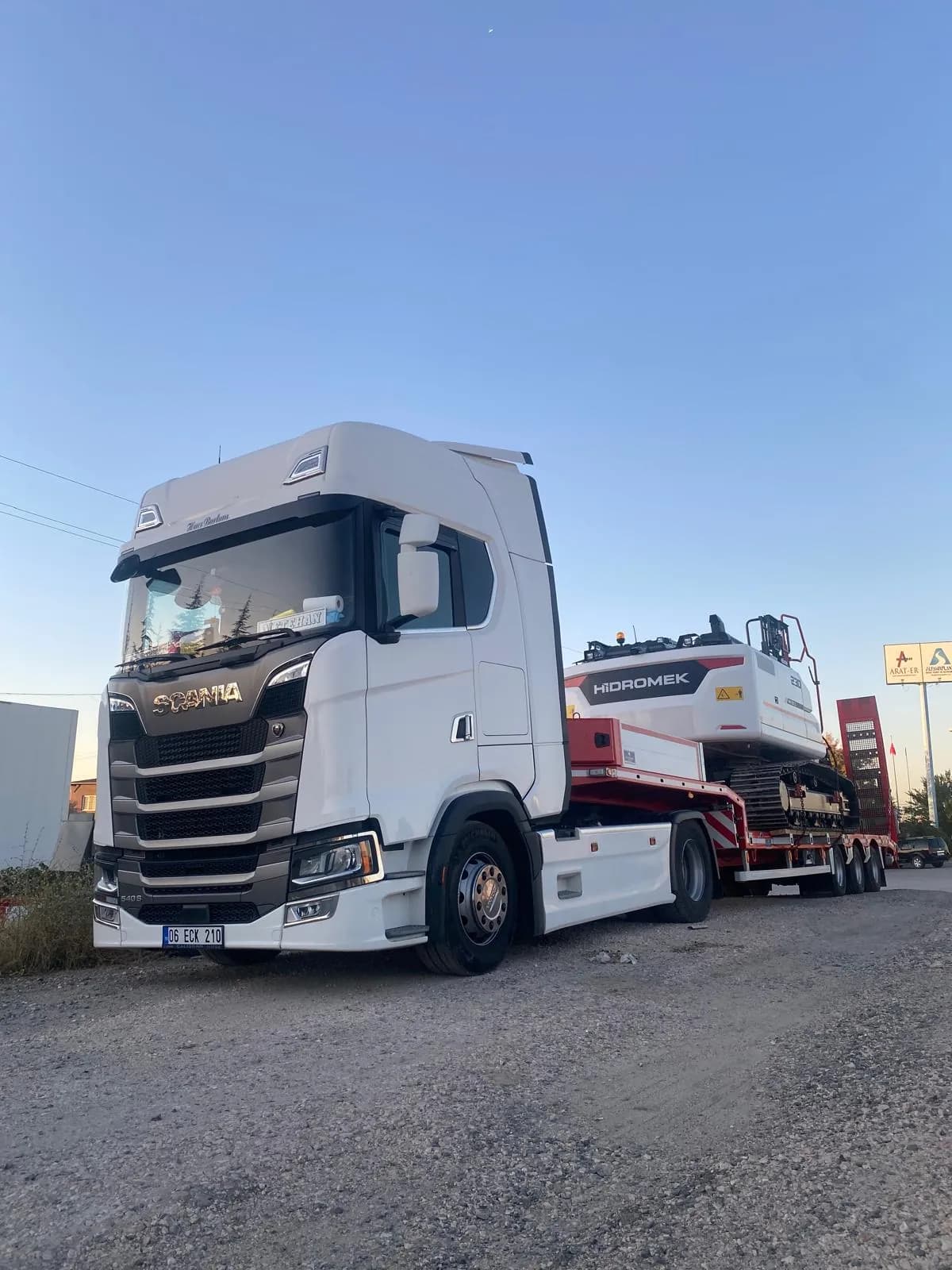 Hidromek paletli ekskavator tasima — MY Nakliyat ağır nakliyat